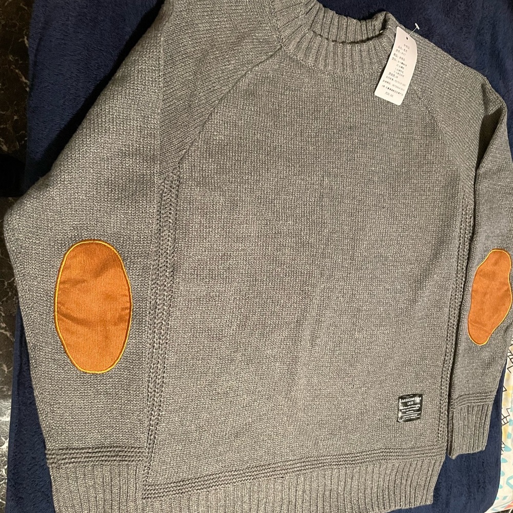 Thick wool sweater only 2 available sz xxl grey / camel colors Runs Small